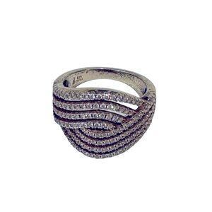 Vintage silver ring with pave style CZ stones. Size 7. EUC